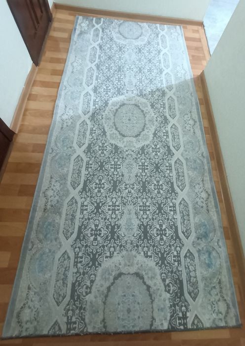 Продам ковры и куртки в хорошем состоянии