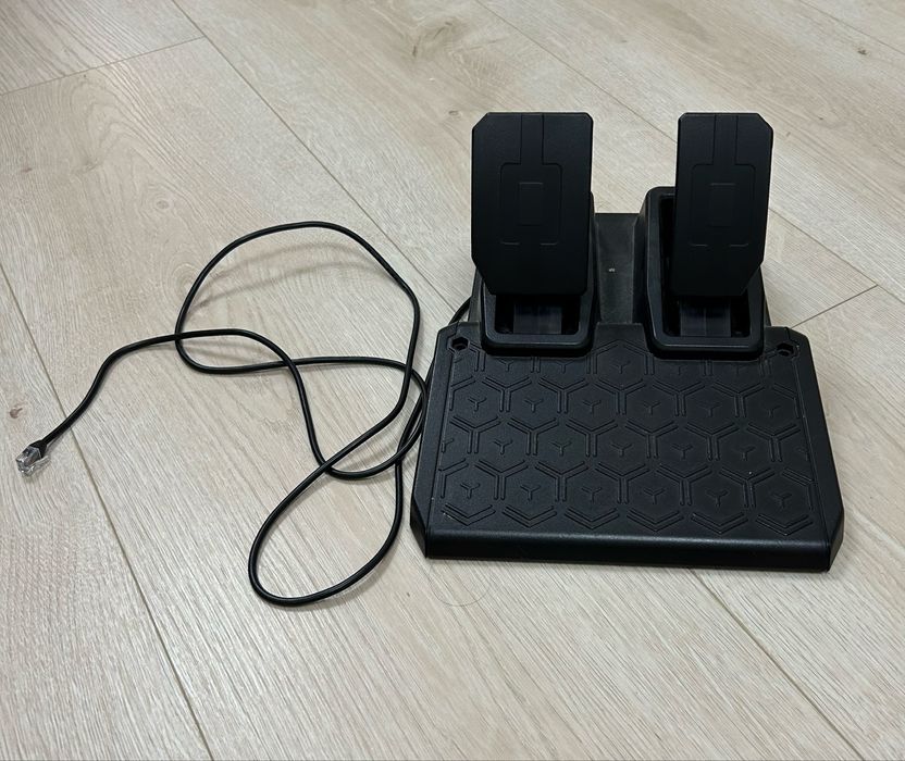 Кормило и педали THRUSTMASTER