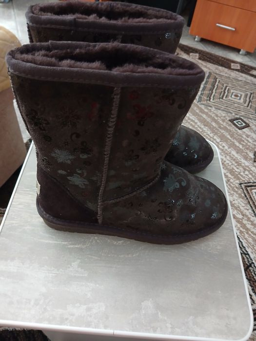 Продам угги женские