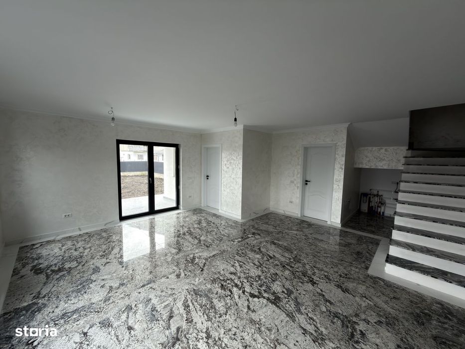 Casa noua cu etaj la cheie zona Scolii 11