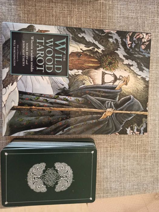 Vând pachet Wild Wood Tarot – cu carte inclusă