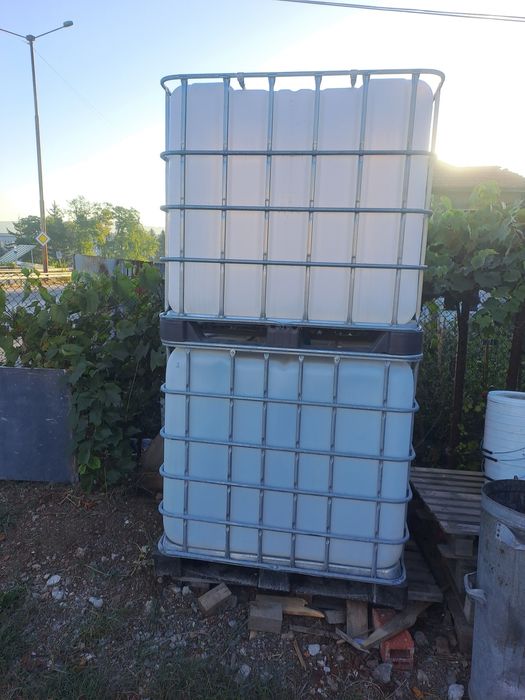 Бидони от Един Тон