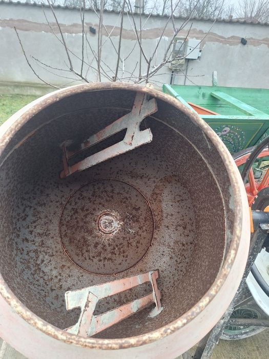 Vând betoniera evotools