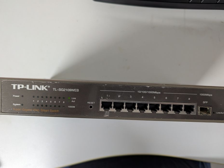 Switch 8 porturi gigabit