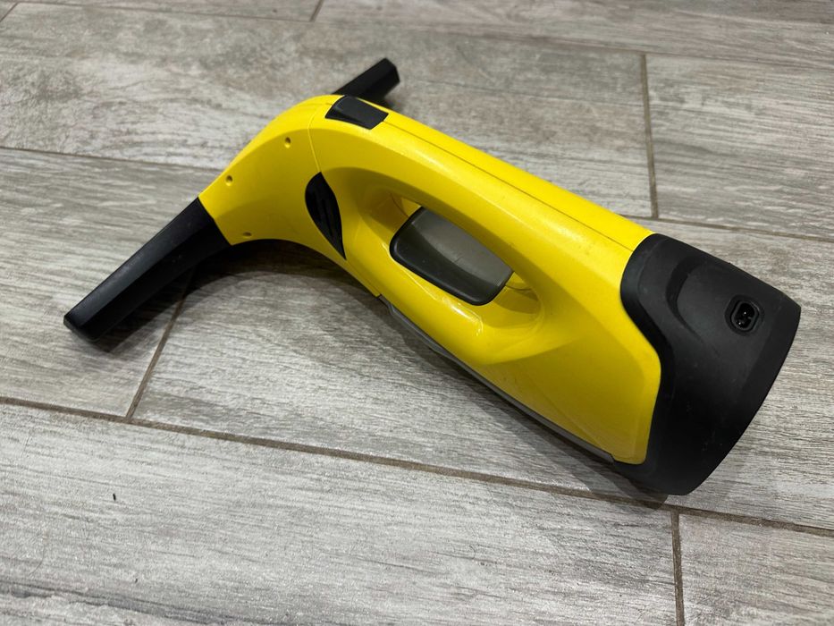 Уред за почистване на прозорци Karcher WV 2 Стъклочистачка
