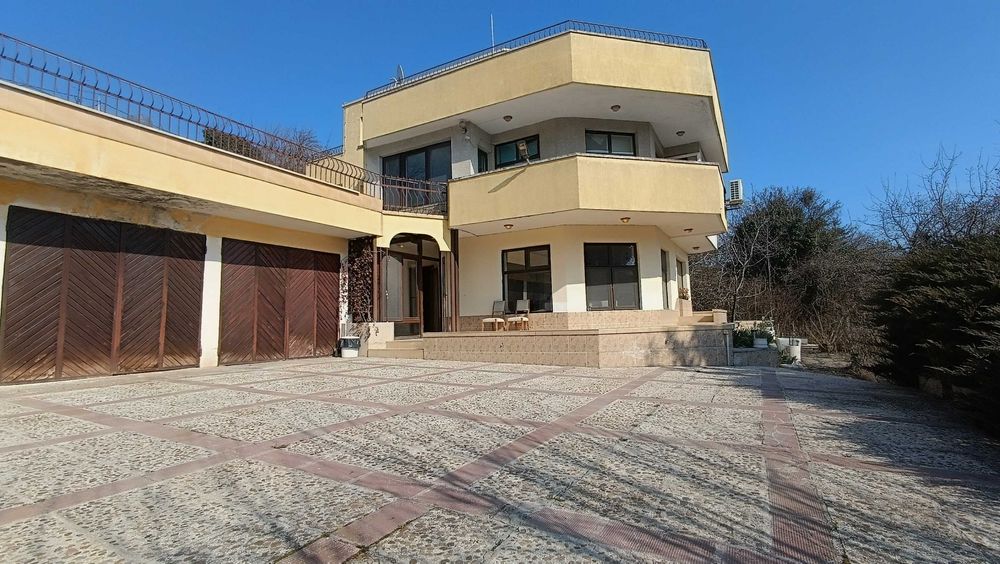 Продава се Къща в Варна, Център - 232 кв.м за 1187 €/кв.м - Снимка #1