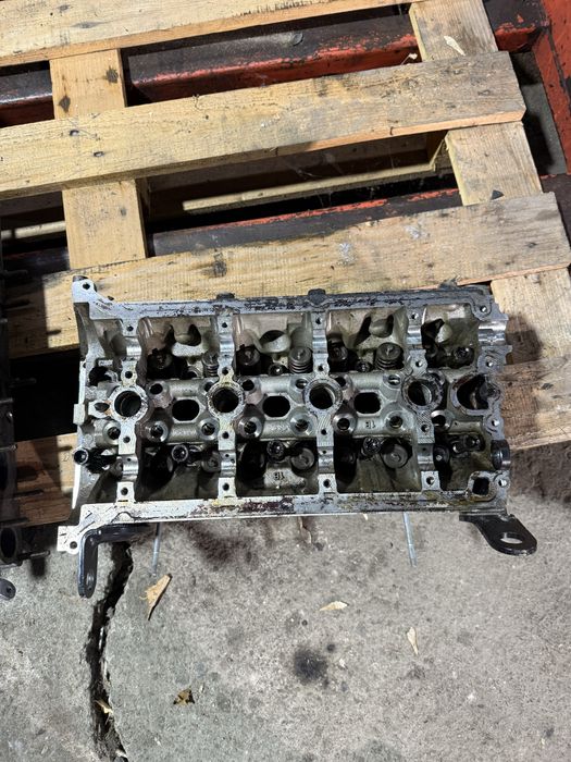 Глава за Aиди A4 B8 A5 Q5 seat leon VW 1.8 TFSI BZB 06H103373K