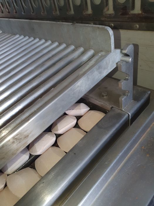 Скара на газ с вулканични камъни