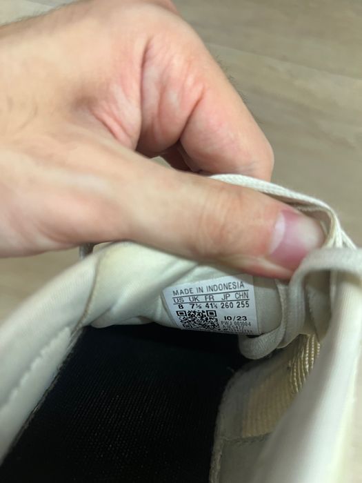 Кроссовки по символичной цене