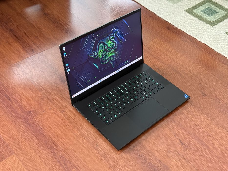Геймърски Лаптоп 15.6’ QHD 240Hz RTX 4070 8GB Core I7-13800H Razer Blade 15 32GB DDR5 1TB SSD