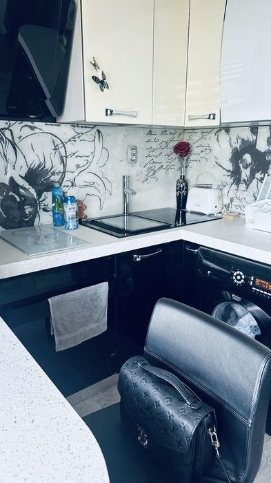 Дава се под наем Тристаен апартамент в Пловдив, Мараша - 120 кв.м за 750 € - Снимка #9