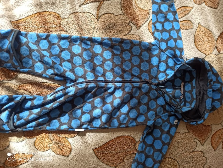 Продам комплект одежды на осень-весну,