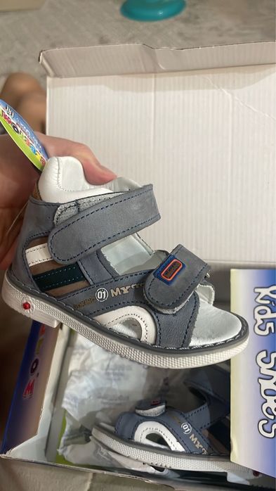 детские сандалии