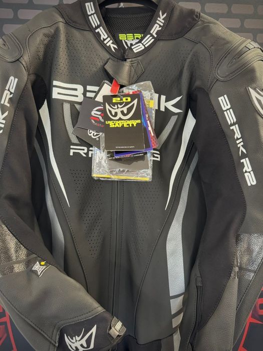 НОВ Кожен мото екип цял Berik Absolute GP Размери 54 и 56