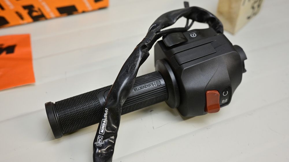 Husqvarna Svartpilen 401 2018 2023 Maneta de acceleratie dreapta