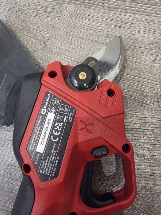 Foarfeca profesionala cu acumulator Einhell GP-LS 18/28 Li BL