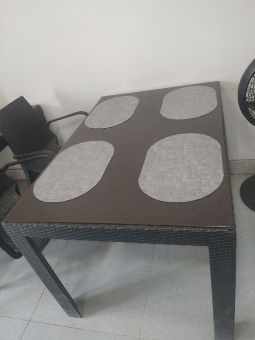 Fast foodga stol stul sotiladi