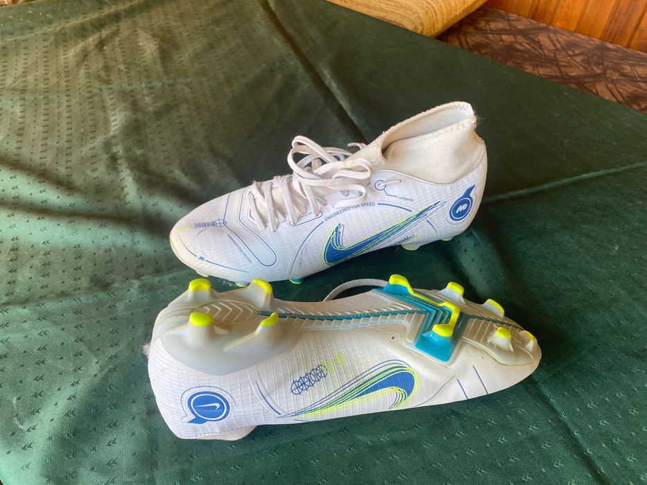 Обувки за футбол -бутонки nike