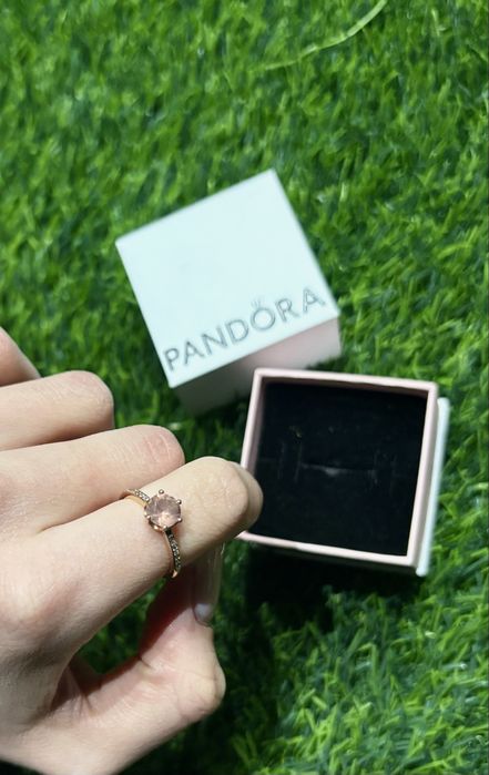 Нежно-розовое кольцо