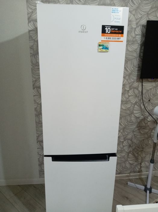 Холодильник indesit