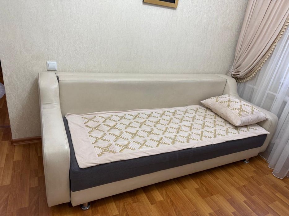 Продается диван для гостиной