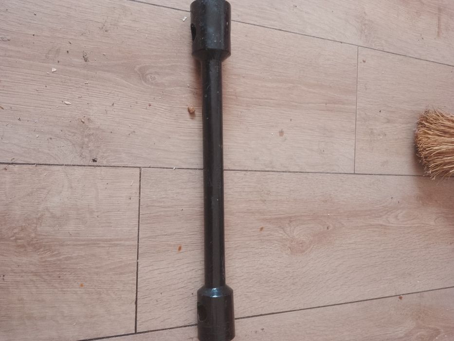 Cheie 30  -33 si extractor capac saboti