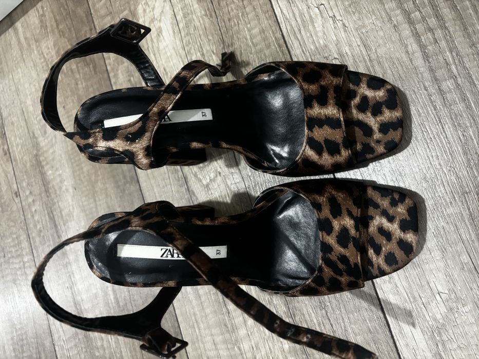 Продам босоножки Zara