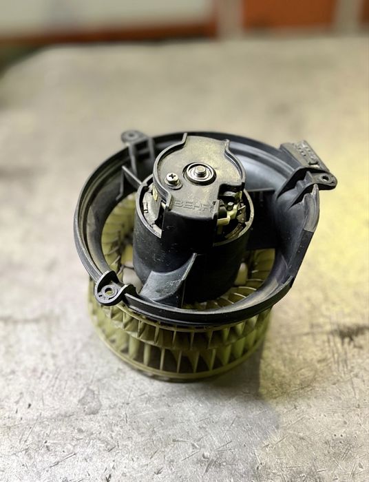 Запчасти на 124 мерседес спрашивайте