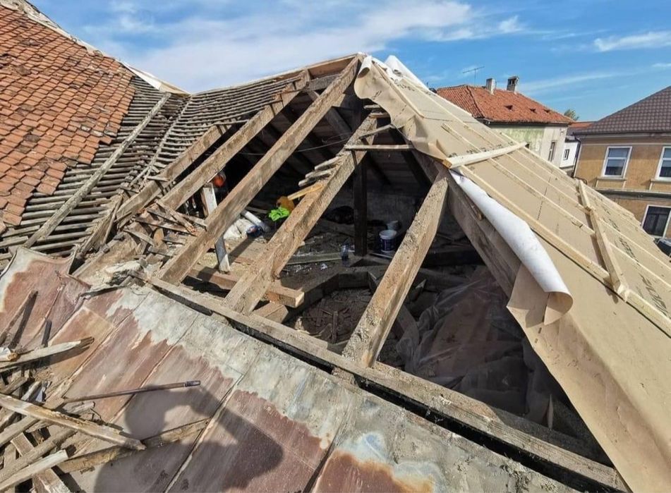 reparații acoperisuri BILKA hodroizolati velux dulgherie vopsit