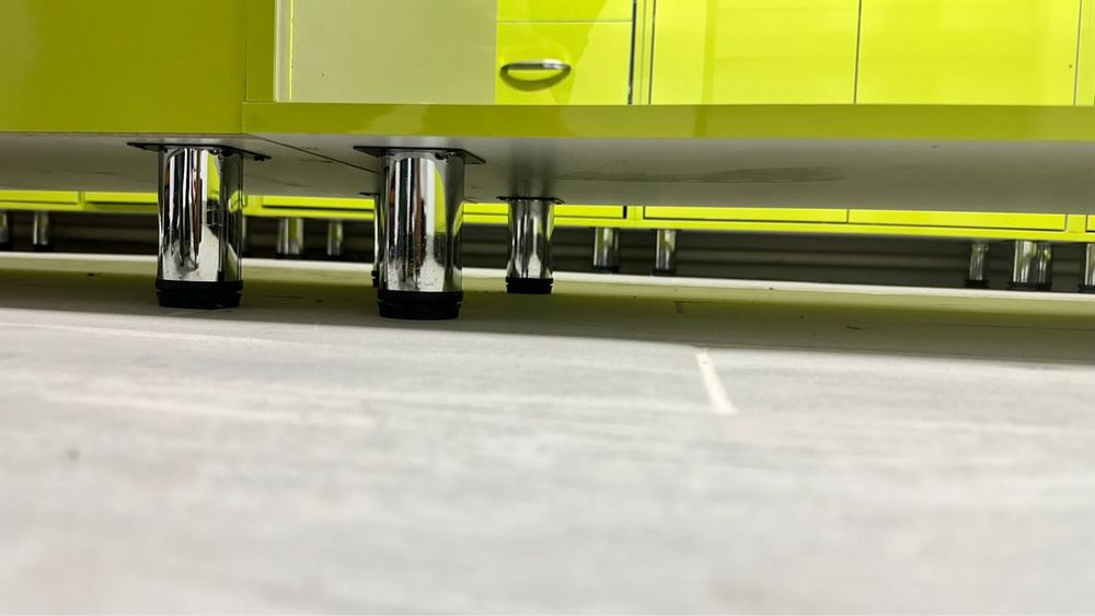 Мебель полки витрины