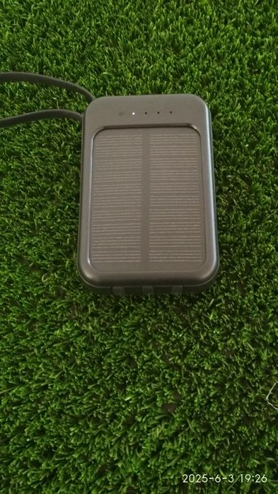 Quyoshda zaryat olodigan powerbank 20 000 Mah