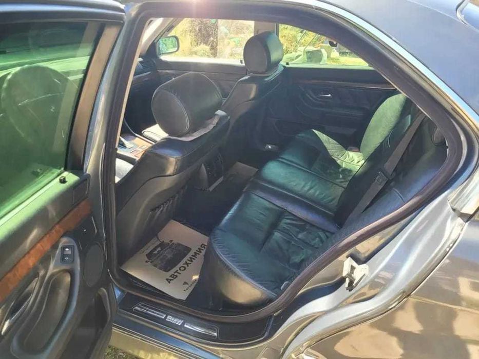 Продам BMW 728i 2000г