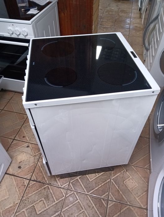 Свободно стояща печка с керамичен плот VOSS  2 години Гаранция!