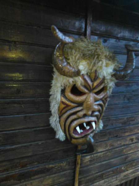 Изработка на сурвакарски маски