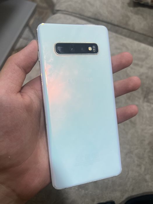 Samsung s10+.
