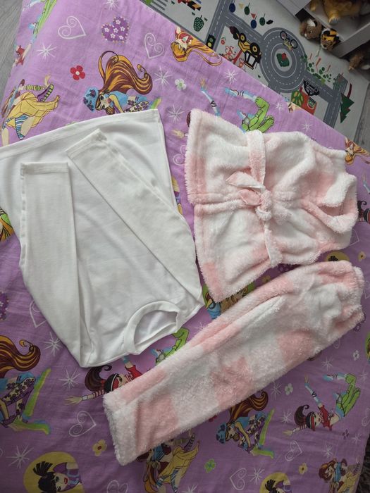 Compleu pufos trei piese