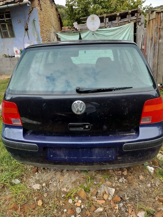 Vînd golf 4.  1.6 benzină
