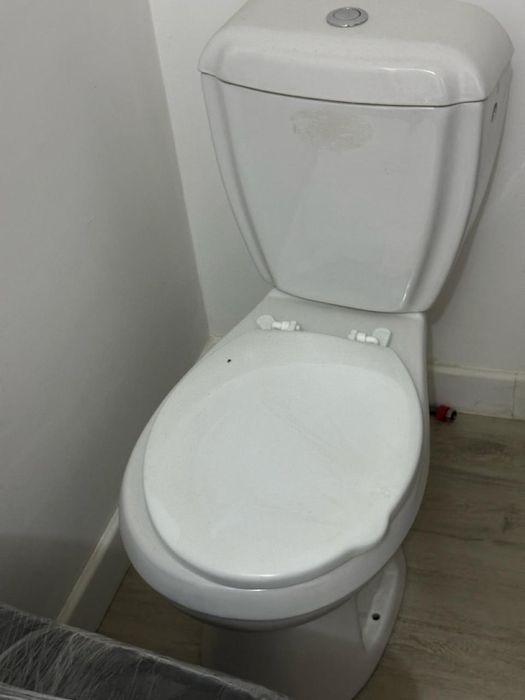 Продаем унитаз хорошем состояние