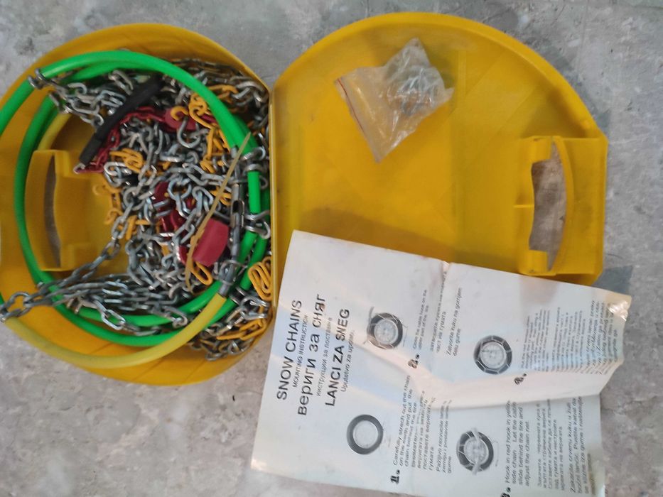 Продавам запазени вериги за сняг за гуми 13-14-15 цола