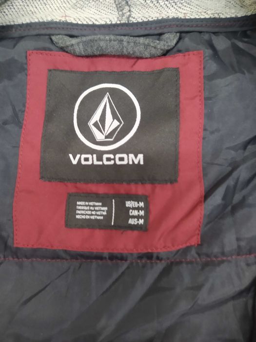 Ново Volcom яке М размер