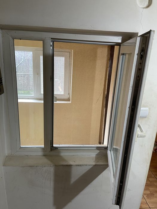 Fereastra cu geam termopan si plasa de tantari