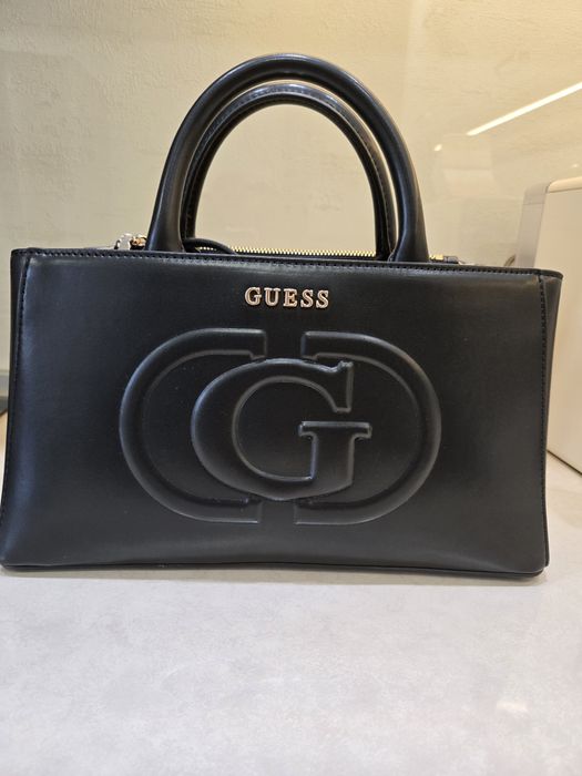 Guess! Дамска оригинална чанта!