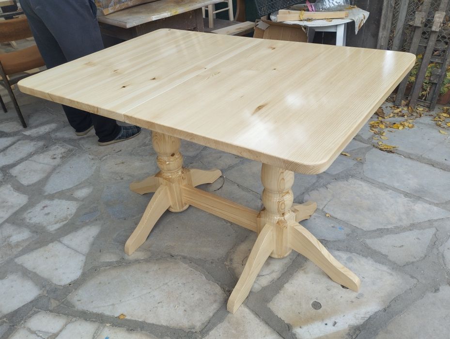 Кухненски маси от чамов материал .Изработвам различни модели  маси .