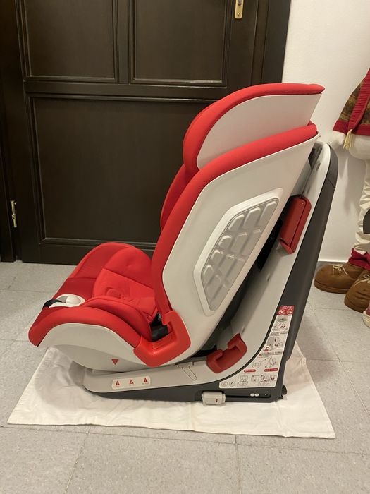 Chicco Youniverse Isofix Стол за кола 9-36кг.