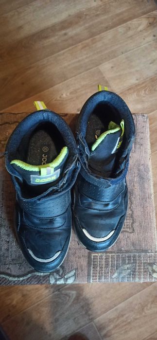 Отдам бесплатно ботинки 34 размер