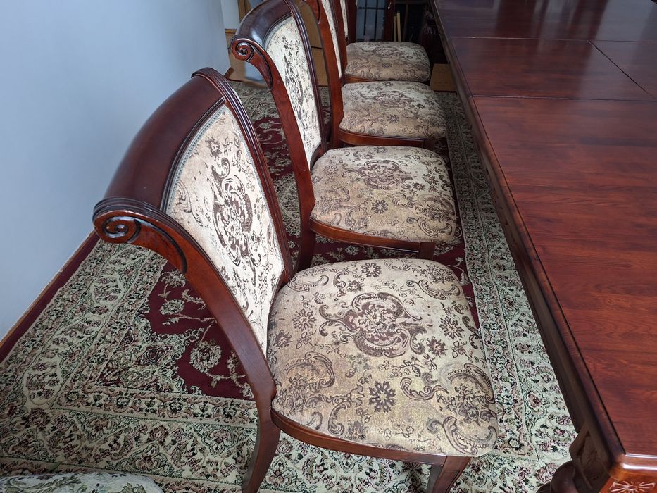 Продам стол со стульями в гостиную