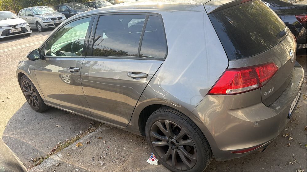 VOLKSWAGEN Golf