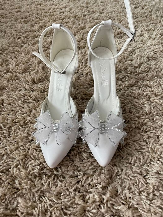 Pantofi eleganti cu toc NOI  !!!