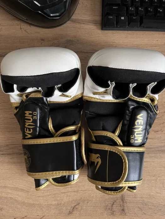 Продам перчатки Venum