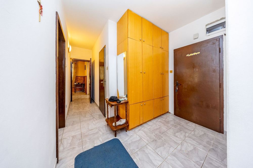 Продава се Тристаен апартамент в Плевен, 9-ти квартал - 110 кв.м за 742 €/кв.м - Снимка #11